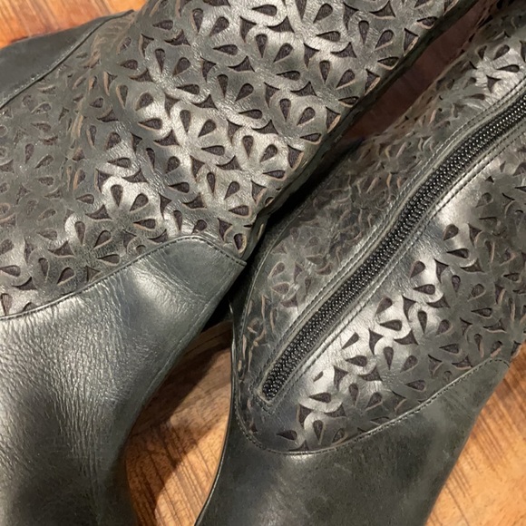 Laser cut leather and suede tall boots - Picture 5 of 9